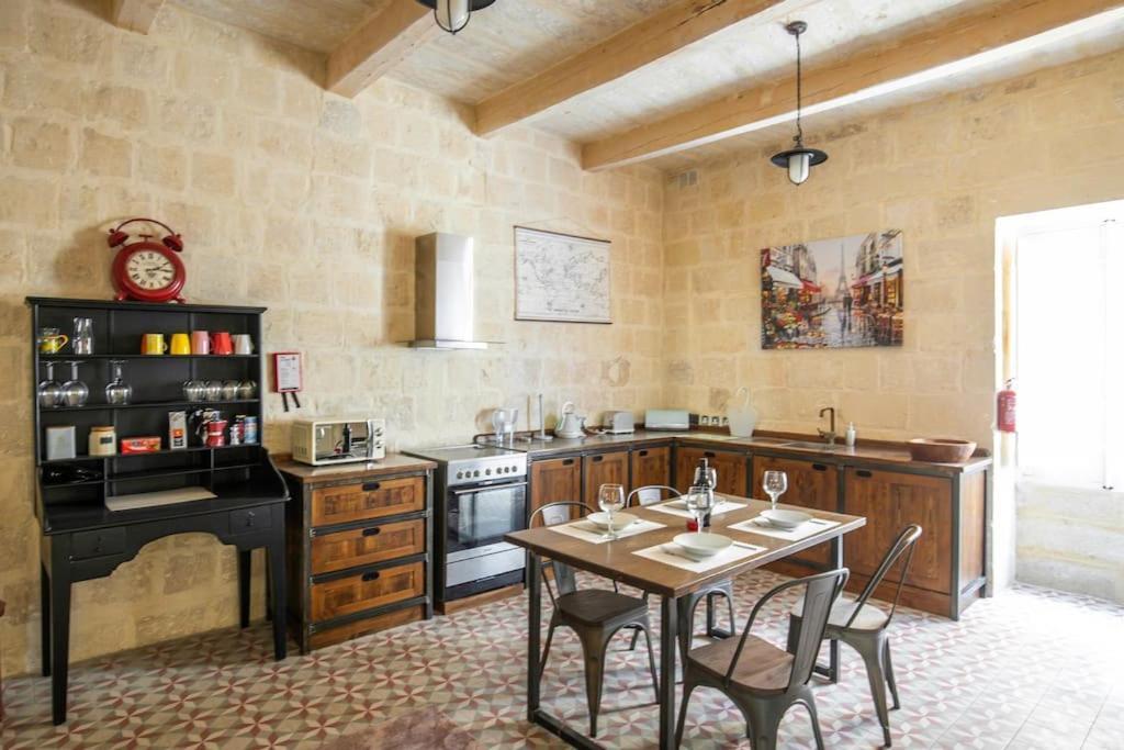 Chic, Stylish & Spacious Flat In Central Valletta Exterior photo